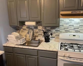 Mo Short Term Rentals - Mount Vernon - Kitchen