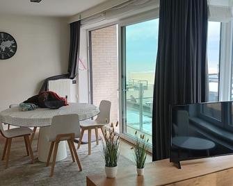 Koksijde Zeedijk La Digue 102 appartement met garage - lateraal zeezicht - Koksijde - Essbereich