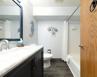 Aurora at Nautilus - Pet Friendly Oceanfront Condo - Ocean Shores - Baño