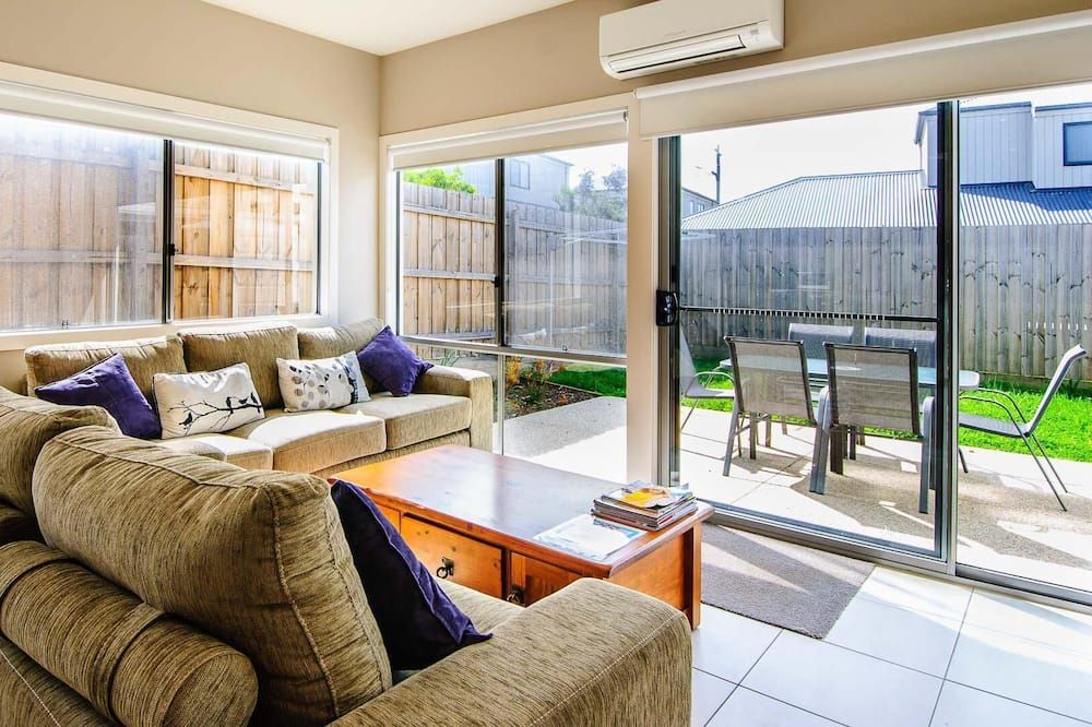 High Tide - Cowes - Living room