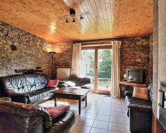 Rustic holiday home in Sainte-Ode with garden - Sainte-Ode - Sala de estar
