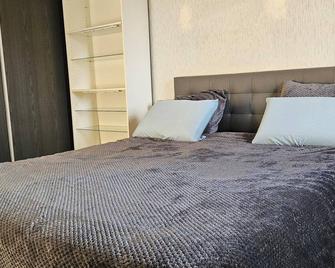 2-room apartment, a few minutes from Orly airport, 2 min from a CC - Montgeron - Bedroom