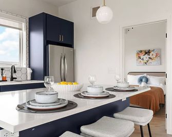W603 Luxury 2 Bedroom Top Floor Condo in Dt Minneapolis, Minutes from Minneapolis Convention Center & Us Bank Arena - Minneapólis - Sala de jantar