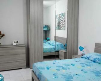 Casa Vacanze Mary e Monti - Camerota - Camera da letto