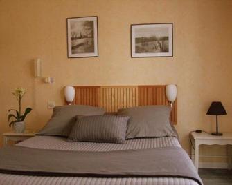 Hotelle Maraiscaillebotte - Challans - Bedroom