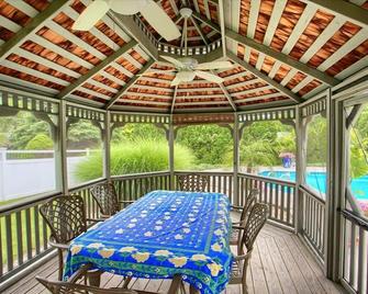 In-Ground Pool, Large Private Fenced Yard, Dining Gazebo, Outdoor Kitchen/Bath - Mechanicsburg - Balcony