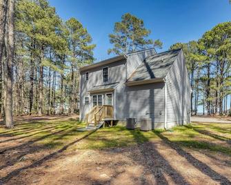 Pet-Friendly Home Spacious Yard and Community Perks - Montross
