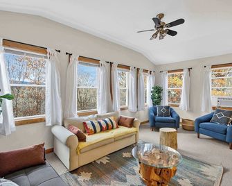 River Access Cabin with Hot Tub, Fire Pit, & WiFi! - Berkeley Springs - Living room