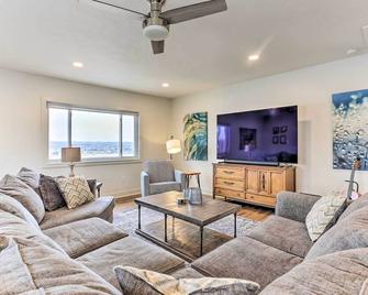 2 Mi to Dtwn Castle Rock Home with Furnished Patio - Castle Rock - Living room