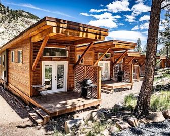 Skiers Cabin at Base Camp Lodging Compan - Idaho Springs