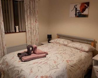 Foot of the Mournes - Cottage - Sleeps 4 - Parking - Newry - Bedroom