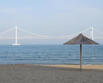 Busan Yeonsan Shire - Busán - Playa