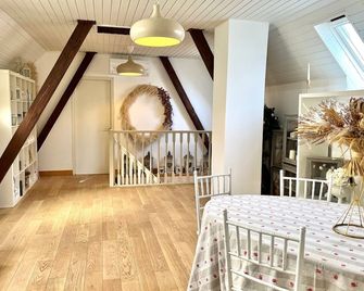 Dans Maison privée Appartement de charme, 70m2 avec pergola Et jardin à 20min MARCHE de NOEL de Strasbourg - Schiltigheim