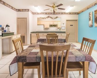Be Our Guest in The Rio Grande Valley. Your Home away from Home - Edinburg - Jídelna