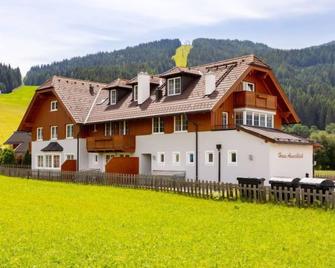 Apartment Top 8 by Interhome - Sankt Margarethen im Lungau - Будівля