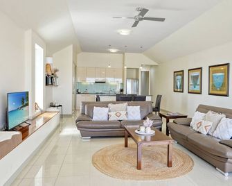 32a Sackville St - Port Fairy - Living room