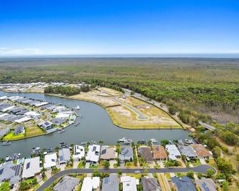 Waters Edge! - Banksia Beach - Budova
