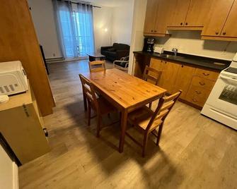 4,5 tout équipé balcon parking - Québec City