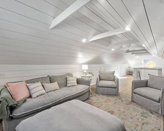 NEW! Berkshire Bliss. Cheery & comfortable private home in Williamstown Center - Williamstown