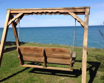 Family Friendly House on Lake Ontario - Sterling - Beach