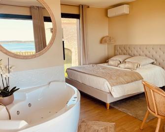 Lalagunebages, Panoramic View - Bages - Bedroom