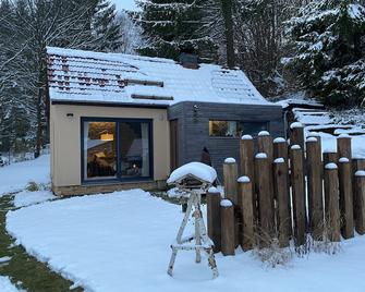 Chic design cottage with sauna, open fires and plenty of peace and quiet near the forest, terrace - Zella-Mehlis - Gebäude