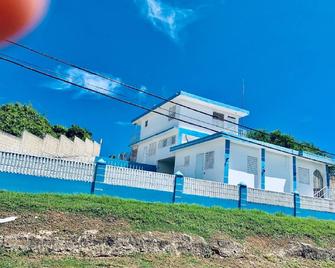 The Hill at Arecibo 681 Ocean Drive - Arecibo - Edificio