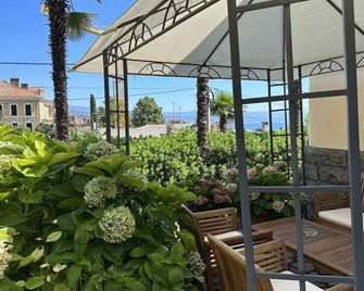 Apartments Galatea with free garage parking - Opatija - Balkon