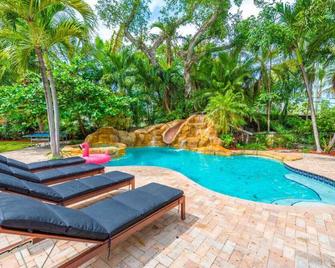 Villa sleeps 18 in Miami Shores with Movie theater / Pool / Jacuzzi - Miami Shores - Pool