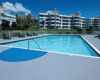 Spacious 3 bedroom apartment with sea view short drive to ferry station. - Ceiba - Pool