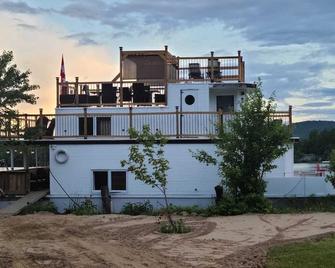 The Lily Pad Vacation Rentals - Barry's Bay - Edificio
