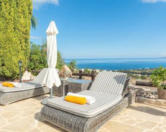 Couples Retreat - a villa that sleeps 4 guests in 2 bedrooms - Neo Chorio - Patio