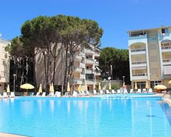 Golem Apartments - Golem - Piscina