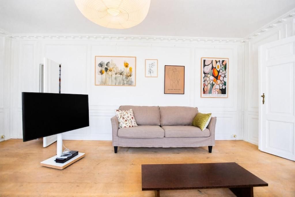 175 sqm manor apt in Nyhavn I 6 prs rare luxury – København