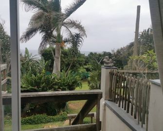 Seascapes Cottage - Umkomaas - Balcón