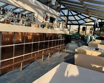 Hotel Old Town - באטומי - בר