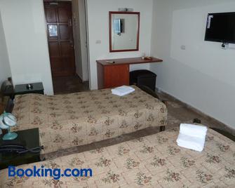 Holiday Suites Hotel And Beach - Jounieh - Makuuhuone