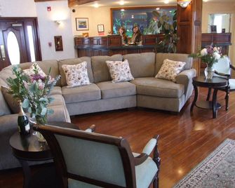 North Cliff Hotel - Fort Bragg - Oturma odası