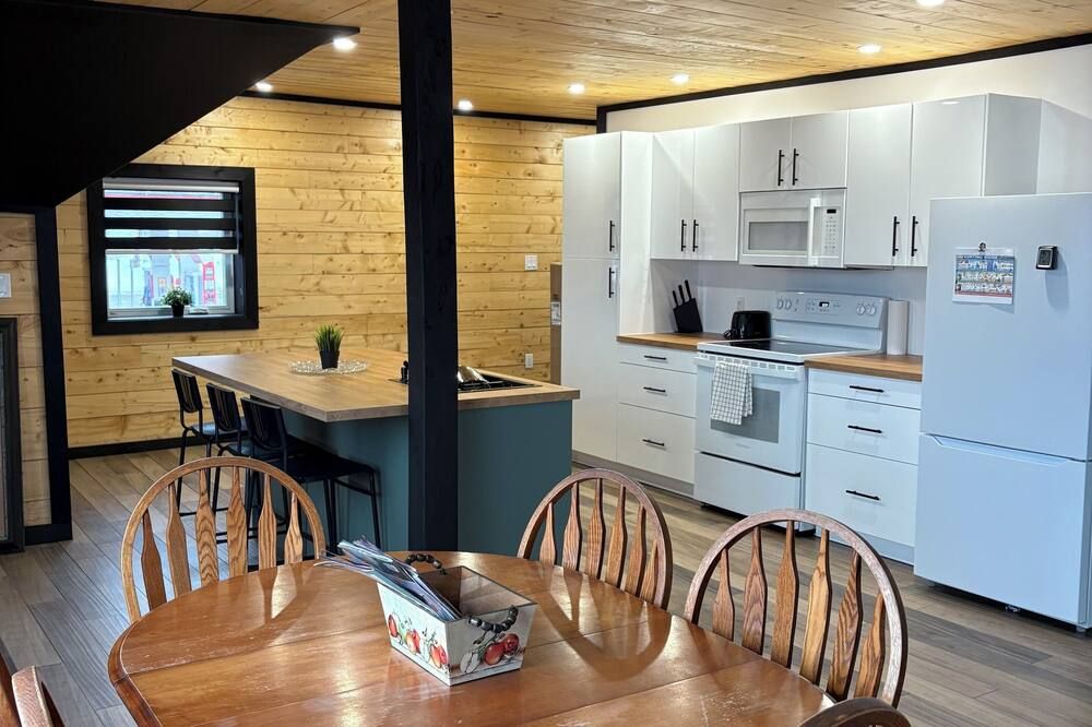 Newly renovated apartment in the heart of Montague! - Montague - Cocina