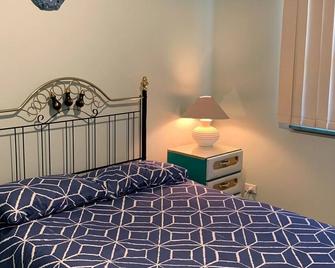 Upstairs Beachfront Unit in Central Location - Victor Harbor - Bedroom