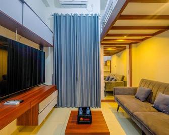 Homey and Comfort Living Studio Room at Dave Apartment By Travelio - Depok - Living room