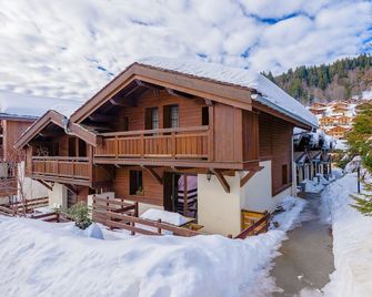 Lagrange Vacances Les Fermes Emiguy - Les Gets - Budova