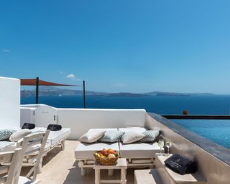 فندق أندرونيس البوتيكي - فيرا - شرفة