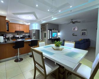 Casa Borinquen Vacation Rental - Aguadilla - Restaurant