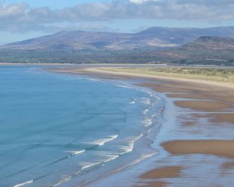 HENLLYS, pet friendly, with open fire in Harlech - Harlech - Beach