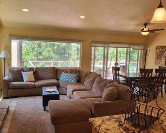 Furnished 4 bdrm mountain retreat in South Lake Tahoe available for 30+ day stay - South Lake Tahoe - Sala de estar