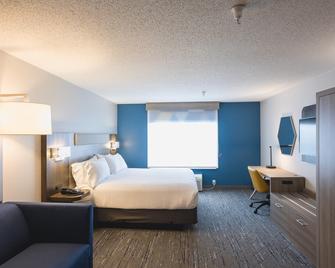 Holiday Inn Express & Suites Marquette, An IHG Hotel - Marquette - Bedroom