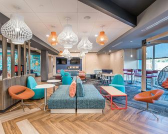 Tru by Hilton Fayetteville I-95 - Fayetteville - Lounge