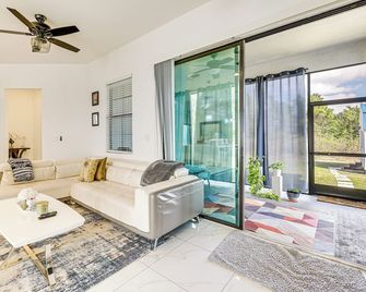 Day Trip to Fort Myers Beach: Pet-friendly Home! - Lehigh Acres - Sala de estar