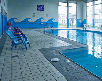 Ramada by Wyndham London - לונדון - בריכה